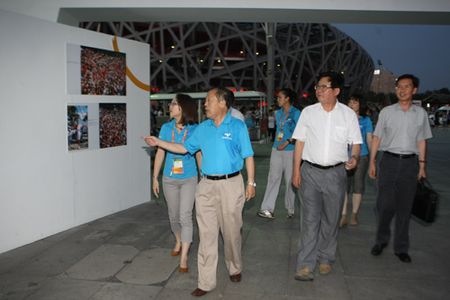 北京奥运城市发展基金会理事单位参观夏日文化广场