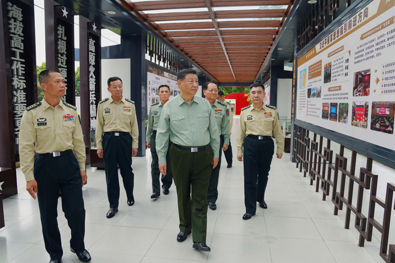 习近平在视察火箭军某旅时强调：坚持政治引领 强化使命担当 埋头苦干实干 提升战略导弹部队威慑和实战能力